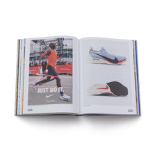 Lade das Bild in den Galerie-Viewer, Nike: Form Follows Motion -en