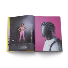 Lade das Bild in den Galerie-Viewer, Nike: Form Follows Motion -de