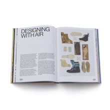 Lade das Bild in den Galerie-Viewer, Nike: Form Follows Motion -en