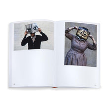 Lade das Bild in den Galerie-Viewer, Book: Essential Eames_EN