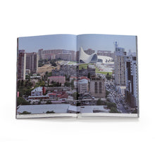 Lade das Bild in den Galerie-Viewer, book: Iwan Baan: Moments in  Architecture-en
