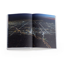 Lade das Bild in den Galerie-Viewer, book: Iwan Baan: Moments in  Architecture-en