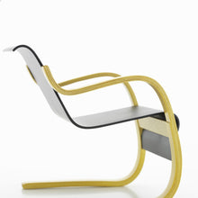 Lade das Bild in den Galerie-Viewer, Minatur Armchair 42 - Vitra Design Museum Shop
