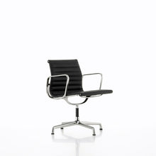 Lade das Bild in den Galerie-Viewer, Miniature-Eames Aluminium chair