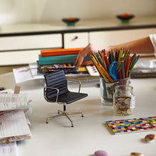 Lade das Bild in den Galerie-Viewer, Miniatur Aluminium Chair - Vitra Design Museum Shop