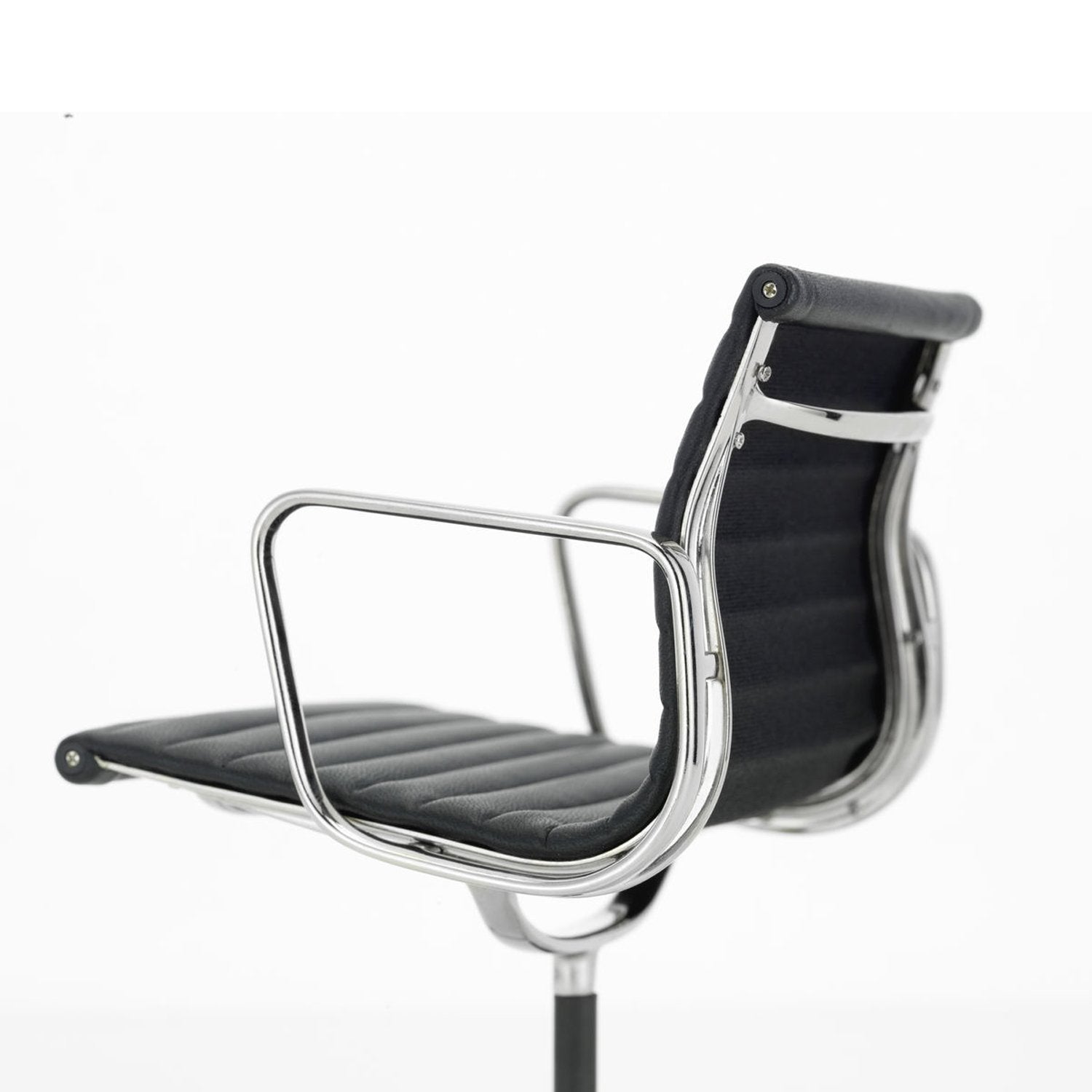 Miniature-Eames Aluminium chair
