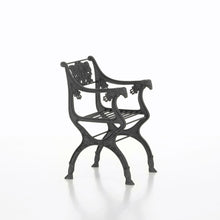 Lade das Bild in den Galerie-Viewer, Miniatur Gartenstuhl - Vitra Design Museum Shop
