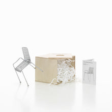 Lade das Bild in den Galerie-Viewer, Miniatur Landi Chair - Vitra Design Museum Shop