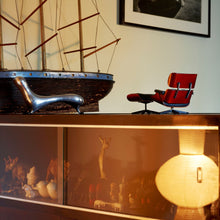 Lade das Bild in den Galerie-Viewer, Miniatur Lockheed Lounge - Vitra Design Museum Shop
