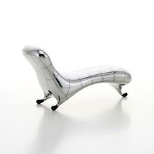 Lade das Bild in den Galerie-Viewer, Miniatur Lockheed Lounge - Vitra Design Museum Shop
