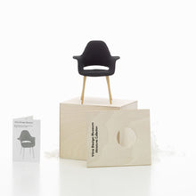 Lade das Bild in den Galerie-Viewer, Miniatur Organic Armchair - Vitra Design Museum Shop
