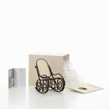 Load image into Gallery viewer, Miniatur Schaukelsessel No. 9 - Vitra Design Museum Shop
