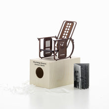 Lade das Bild in den Galerie-Viewer, Miniatur Sitzmaschine - Vitra Design Museum Shop