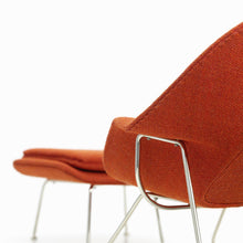 Lade das Bild in den Galerie-Viewer, Miniatur Womb Chair &amp; Ottoman - Vitra Design Museum Shop
