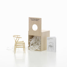 Lade das Bild in den Galerie-Viewer, Miniatur Y-Chair - Vitra Design Museum Shop