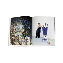 Lade das Bild in den Galerie-Viewer, Plastik. Die Welt neu denken-deutsch