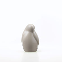 Lade das Bild in den Galerie-Viewer, Resting Bird - sand