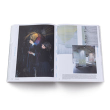 Lade das Bild in den Galerie-Viewer, Hella -de
