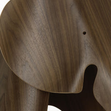 Lade das Bild in den Galerie-Viewer, Eames Elephant Plywood -walnut

