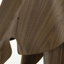 Lade das Bild in den Galerie-Viewer, Eames Elephant Plywood -walnut
