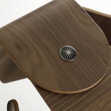 Lade das Bild in den Galerie-Viewer, Eames Elephant Plywood -walnut

