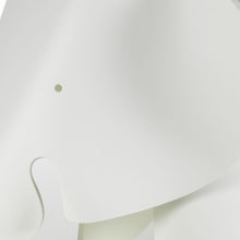 Lade das Bild in den Galerie-Viewer, Eames Elephant -weiss RE
