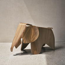 Lade das Bild in den Galerie-Viewer, Eames Elephant Plywood -walnut
