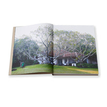 Load image into Gallery viewer, Geoffrey Bawa Buch  -*
