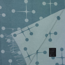Lade das Bild in den Galerie-Viewer, Eames Wool Blanket - hellblau
