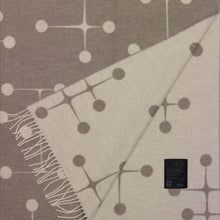 Lade das Bild in den Galerie-Viewer, Eames Wool Blanket - taupe
