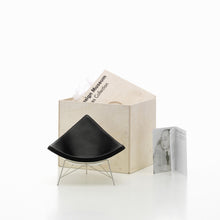 Lade das Bild in den Galerie-Viewer, Miniatur Coconut Chair
