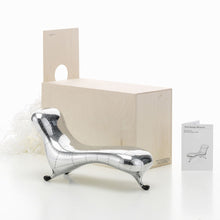 Load image into Gallery viewer, Miniatur Lockheed Lounge - Vitra Design Museum Shop
